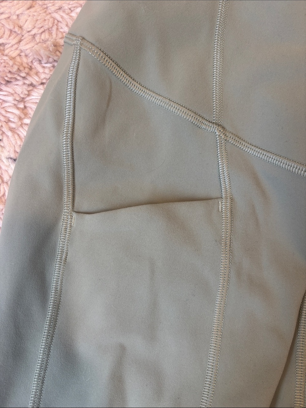 Lulu lemon sage green leggings - Picture 4 of 5